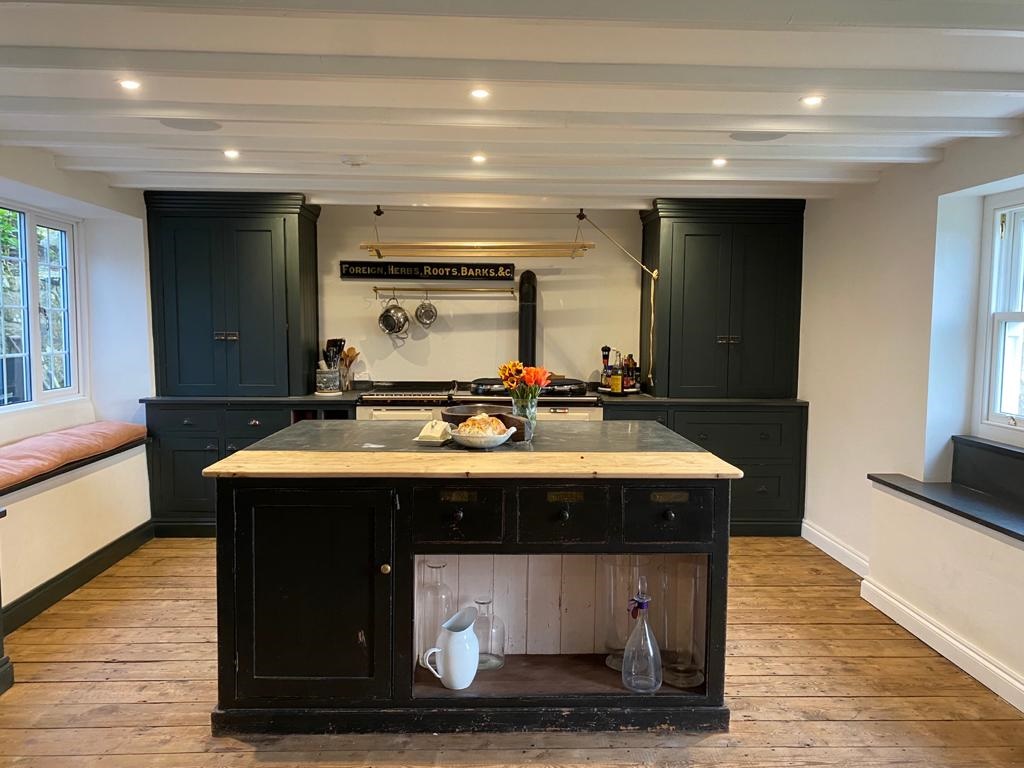 Porth Nanven House - Handmade Kitchen with Aga and Large Cupboards