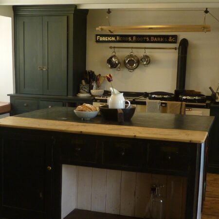 Porth Nanven House - Large Hand Made Kitchen with Island Unit