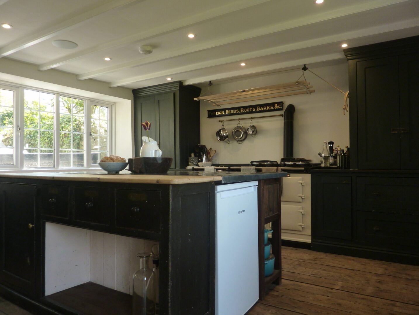 Porth Nanven House - Large Kitchen with Island Unit