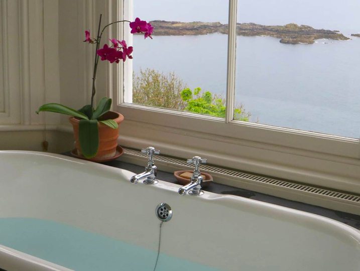 A bath with a view - Cornwall Cottages
