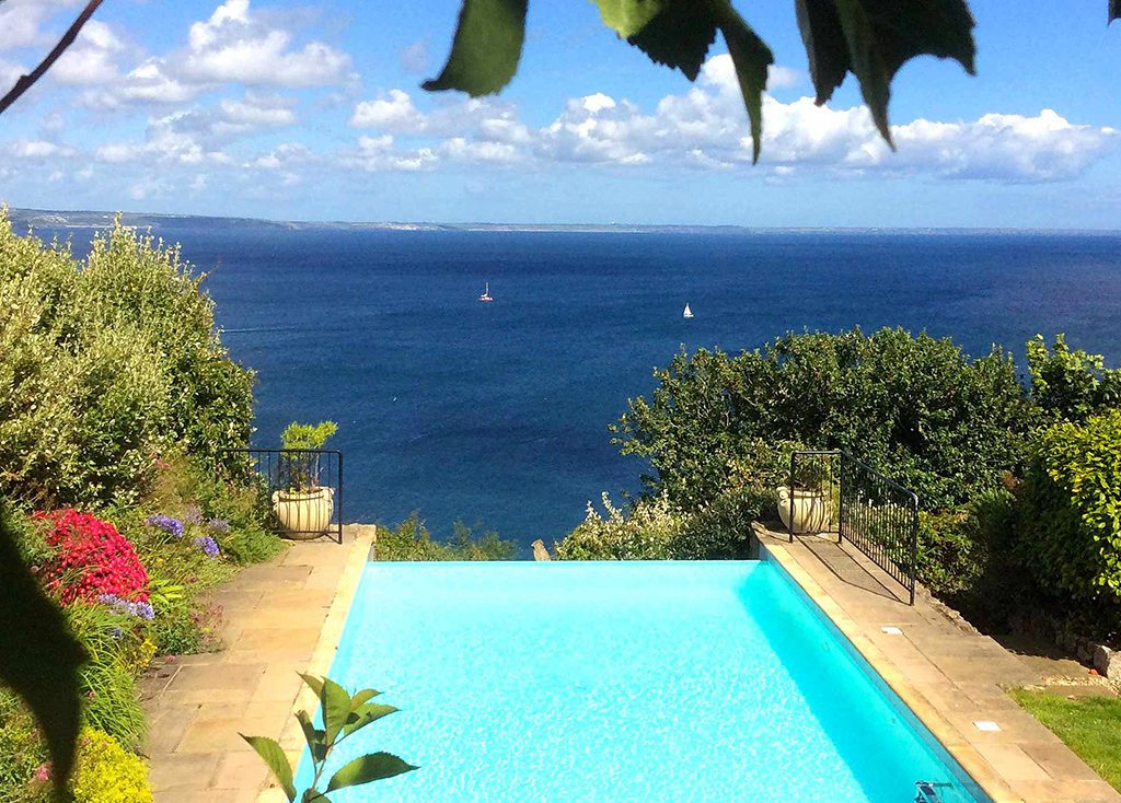 Infinity swimming pool Cornwall - self catering