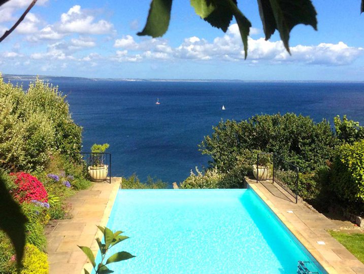 Infinity swimming pool Cornwall - self catering