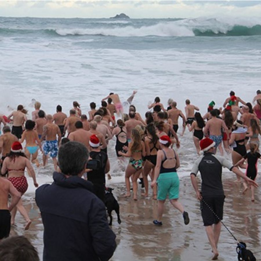 Brave-swimmers-no-wet-suits-cold-water-Christmas-Day-swim