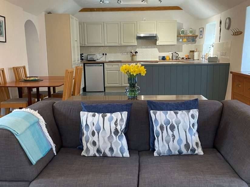 Cornish Barn Near Coast | Open Plan sitting area with kitchen in background
