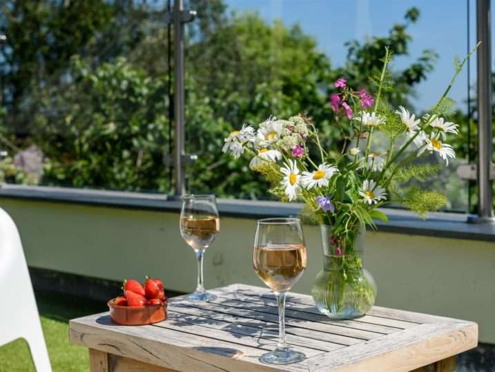 Alfresco Drinks on Balcony | Holiday Cottage in Mousehole
