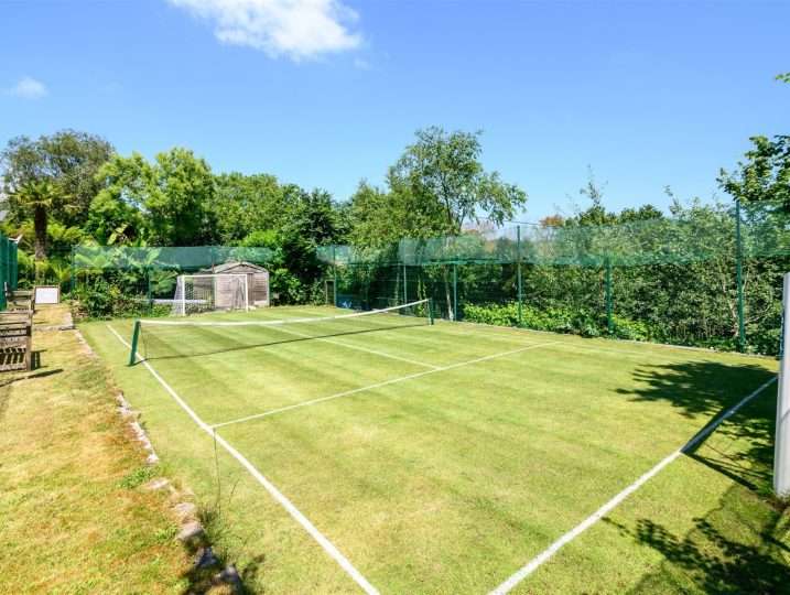 Mini Football pitch - Tennis Court | Holiday Cottage in Mousehole