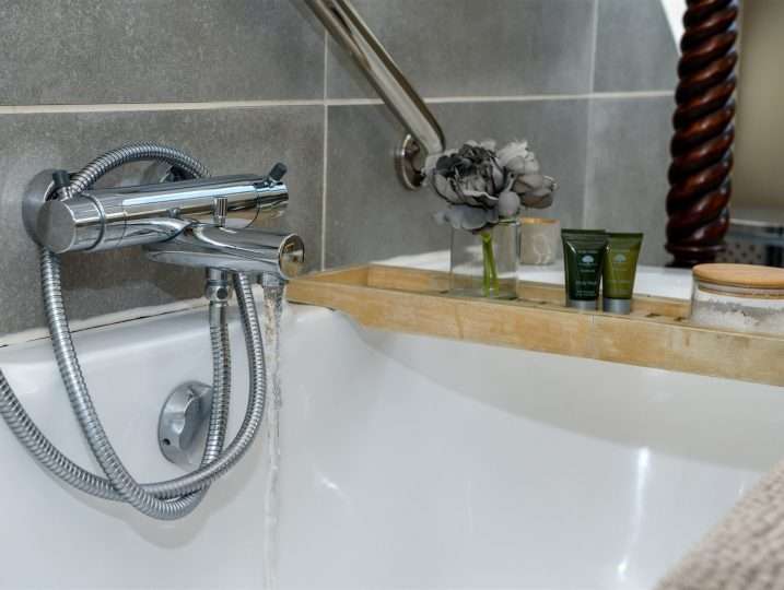 Ensuite Bathroom | Holiday Cottage in Mousehole