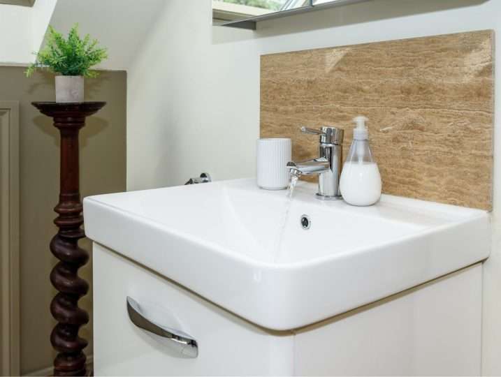 Basin in Family Suite | Holiday Cottage in Mousehole