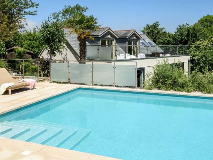 Outdoor Pool Summer House in Background | Holiday Cottage in Mousehole