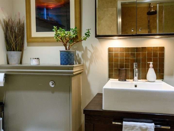 Ensuite Shower Room Master Suite | Holiday Cottage in Mousehole