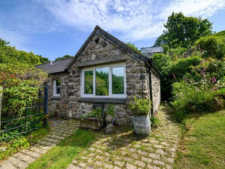 Porth Nanven Cottage single level stylish cottage in Cot Valley | Cot Valley St Just