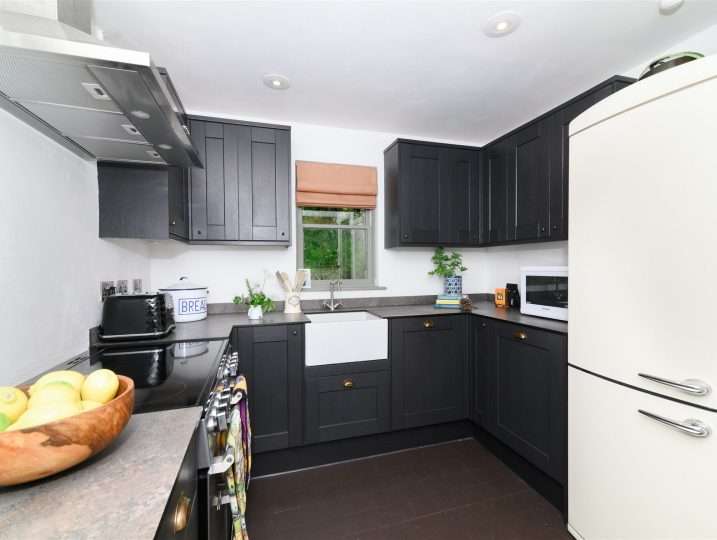 Modern Shaker Style fully equipped kitchen | Porth Nanven Cottage - Cornish Cottage St Just - Coastal