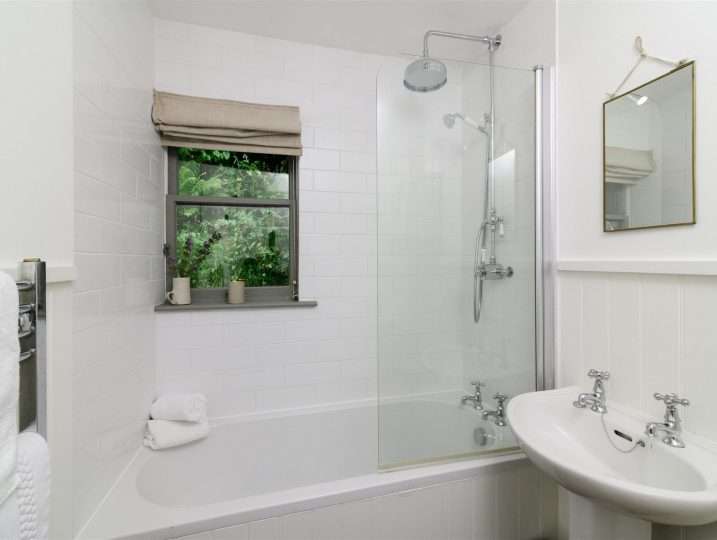 Bright Family Bathroom with Bath & Shower over | Porth Nanven Cottage - Cornish Cottage St Just - Coastal