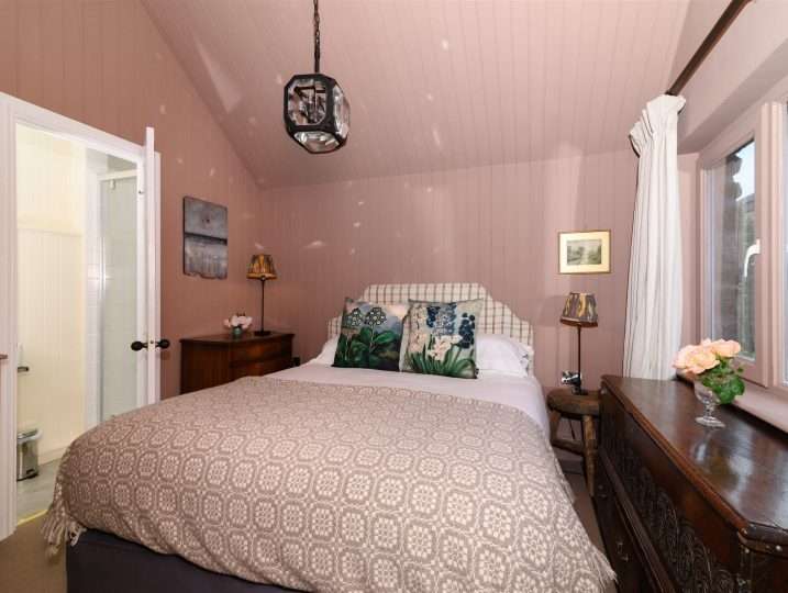 Master Bedroom with Super King Bed | Porth Nanven Cottage - Cornish Cottage St Just - Coastal