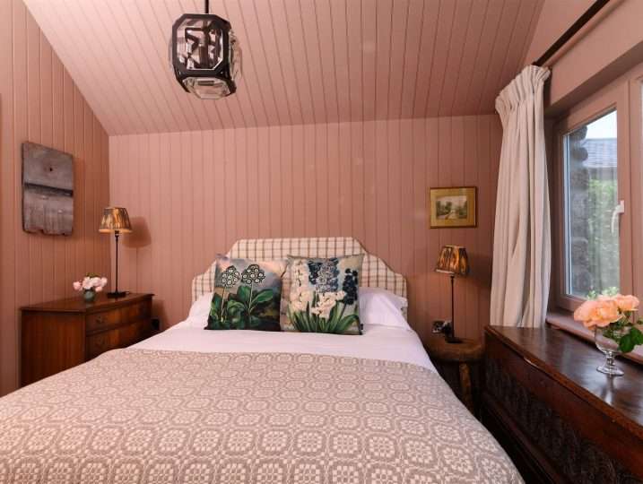 Comfortable Master Bedroom with Ensuite | Porth Nanven Cottage - Cornish Cottage St Just - Coastal