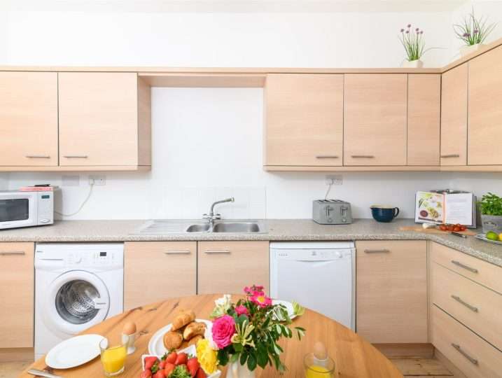 Well equipped Kitchen | Family Holiday Cornwall Near Beach