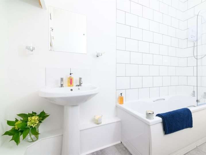 Family Bathroom with Bath & Shower | Family Holiday Cornwall Near Beach