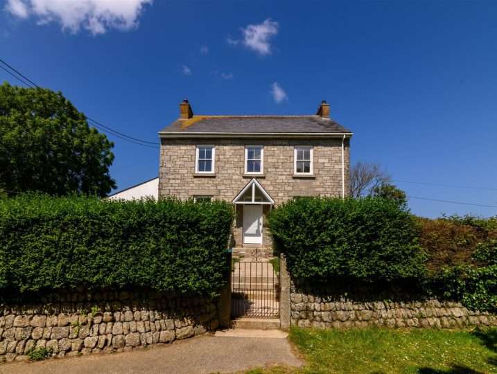 First Floor Apartment in Traditional Farmhouse | Family Holiday Cornwall Near Beach