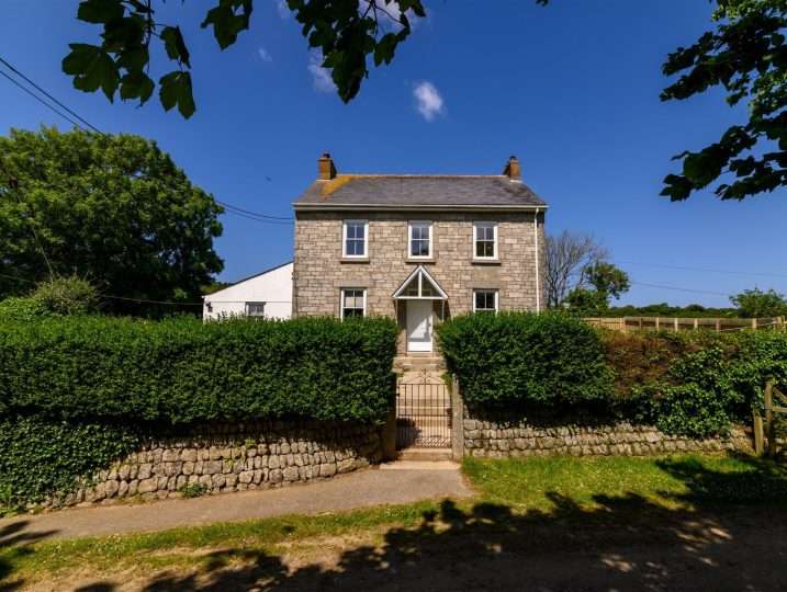 First Floor Flat in Cornish Farmhouse | Family Holiday Cornwall Near Beach