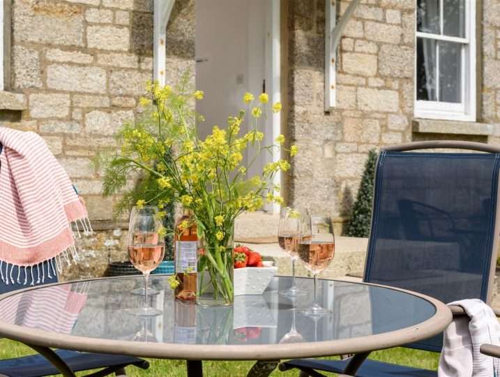 Sundowners in the garden | Family Holiday Cornwall Near Beach