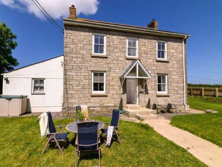 First Floor apartment with Garden | Family Holiday Cornwall Near Beach