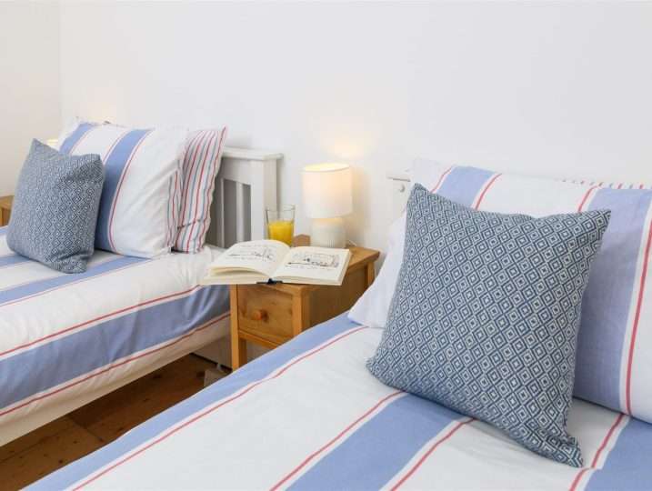 Sunny Twin Bedroom | Family Holiday Cornwall Near Beach