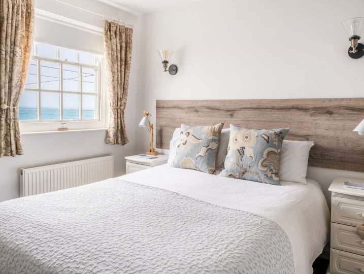 King Size Bed with sea view | Cornish Retreat Mousehole Sea View