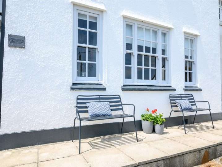 White Painted Cottage | Retreat in Mousehole sea views